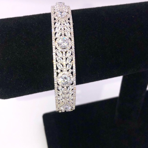 4.5ct Art Deco Cuff Bracelet - Picture 4 of 12